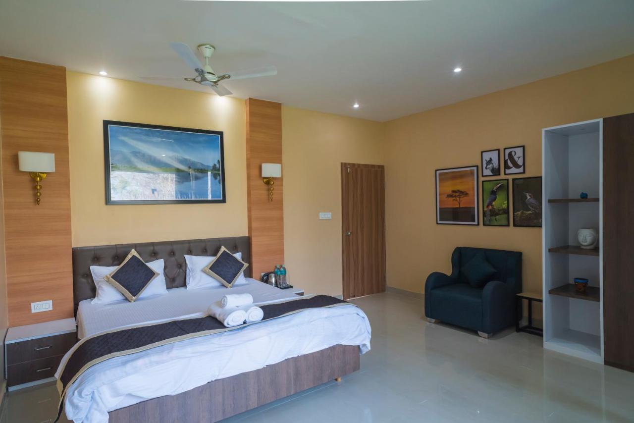 Tusker Tea County Hotel Chālsa Екстериор снимка