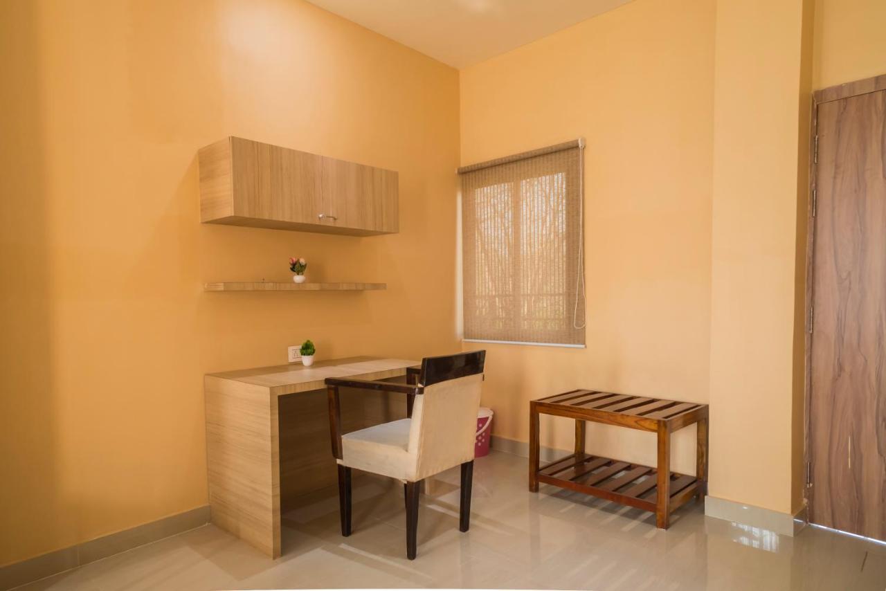 Tusker Tea County Hotel Chālsa Екстериор снимка
