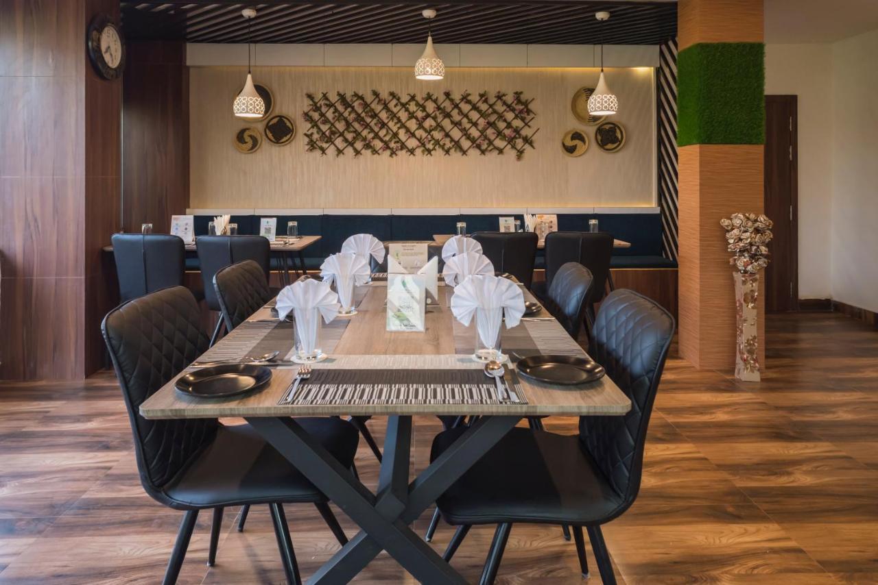 Tusker Tea County Hotel Chālsa Екстериор снимка