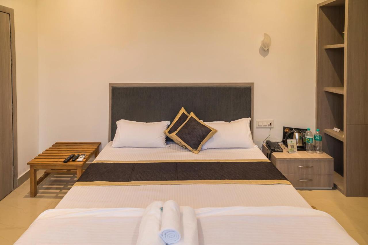 Tusker Tea County Hotel Chālsa Екстериор снимка