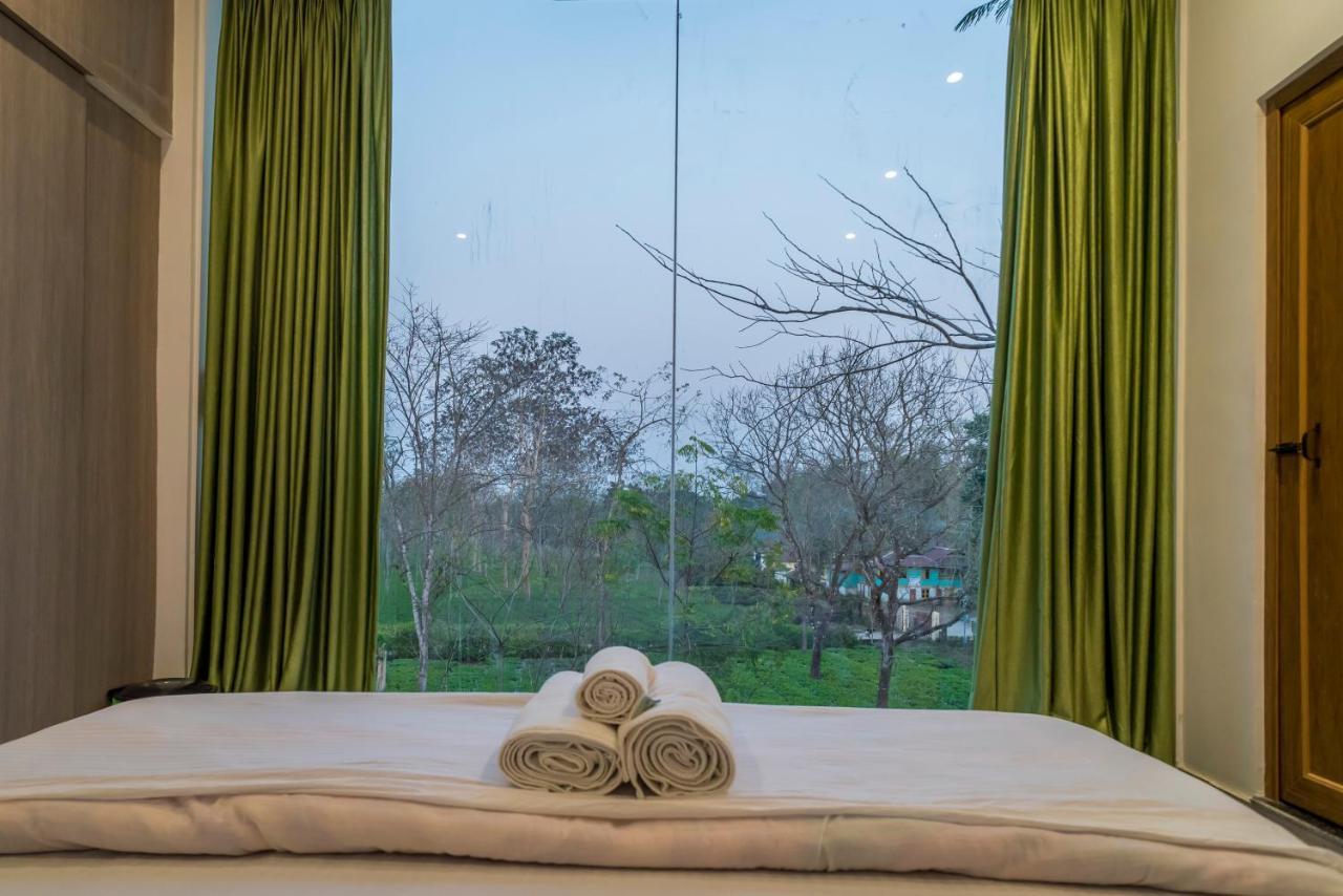 Tusker Tea County Hotel Chālsa Екстериор снимка