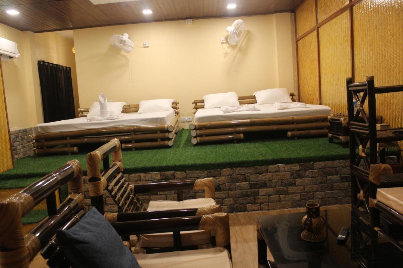 Tusker Tea County Hotel Chālsa Екстериор снимка